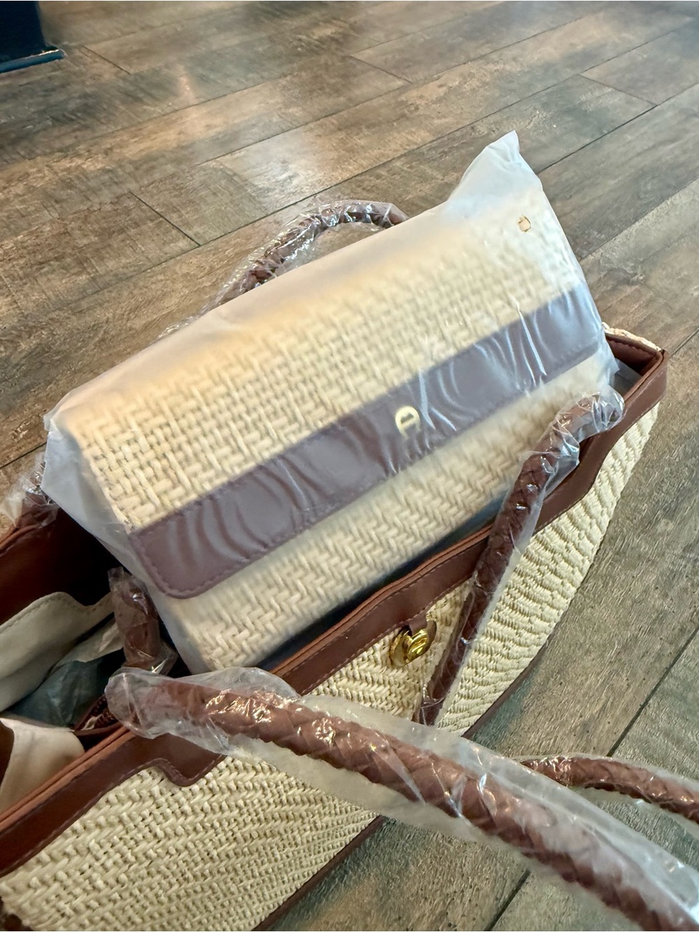 Vintage Etienne Aigner Woven Straw Tote Bag in Brown & Cream - Picture 8 of 9